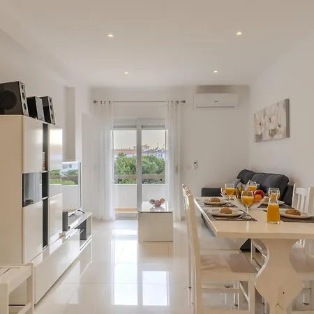 #372 Sunny Balcony Retreat 3 Bedrooms *