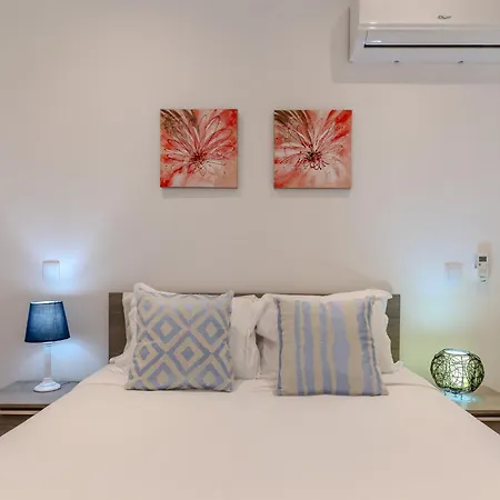 #372 Sunny Balcony Retreat 3 Bedrooms *