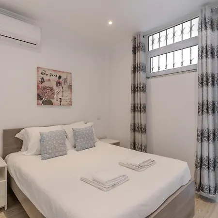 #372 Sunny Balcony Retreat 3 Bedrooms