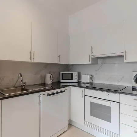 #372 Sunny Balcony Retreat 3 Bedrooms Apartament