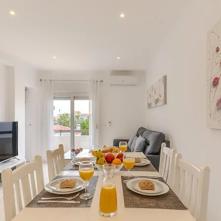 #372 Sunny Balcony Retreat 3 Bedrooms Apartament